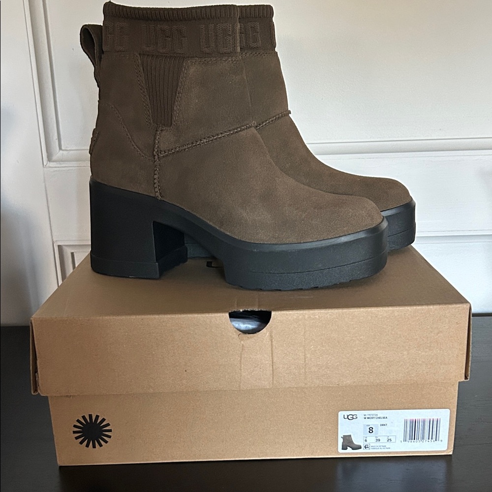 UGG Women's Moxy Chelsea Boot